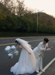 -雪中彩影婚纱摄影·微光艺术中心