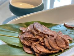 古法盐蘸牛肉-老头儿油爆虾(胜利河美食街店)
