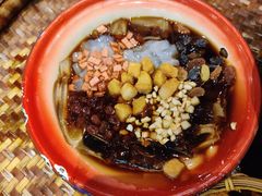 -爆炸头阿姨小四川正宗川味小吃(无任何分店)