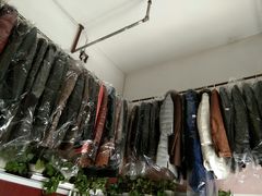 -京伟修鞋洗鞋奢侈品皮具护理店