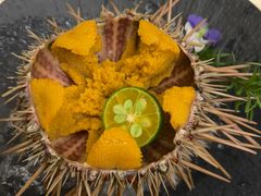 生吃海胆-品海楼·大连海胆锅贴馆(东港店)