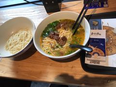 老坛酸菜牛肉面-和府捞面(壹方天地店)