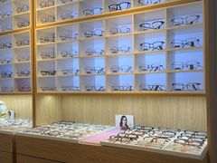 -天空之镜眼镜店蔡司依视路配镜授权零售店(望京颐堤港店)
