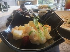 凤梨虾球-穹六人间 people 6(岳阳路店)