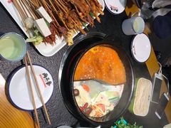 -两三事小郡肝串串香火锅(桂庙店)