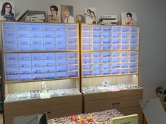 -天空之镜眼镜店蔡司依视路配镜授权零售店(望京颐堤港店)