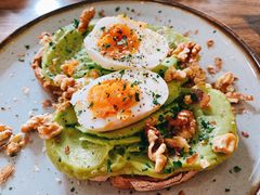 牛油果煮蛋吐司-RAC BAR(安福路店)