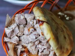 -金卯白肉罩火烧
