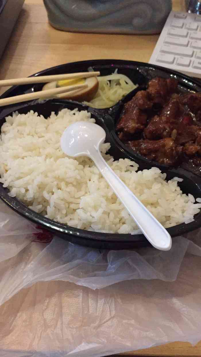 佩奇家排骨饭-"中午家里没有人掌勺,所以就点了外卖.佩.