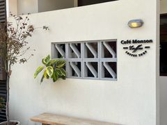 -Café Monson