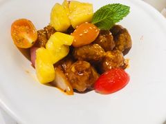 椰果菠萝咕噜肉-闻见中国海南菜(K11店)