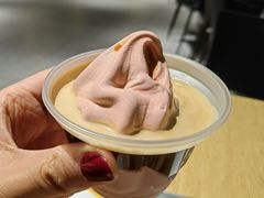 迷你草莓新地配咖啡-麦当劳(豫园店)