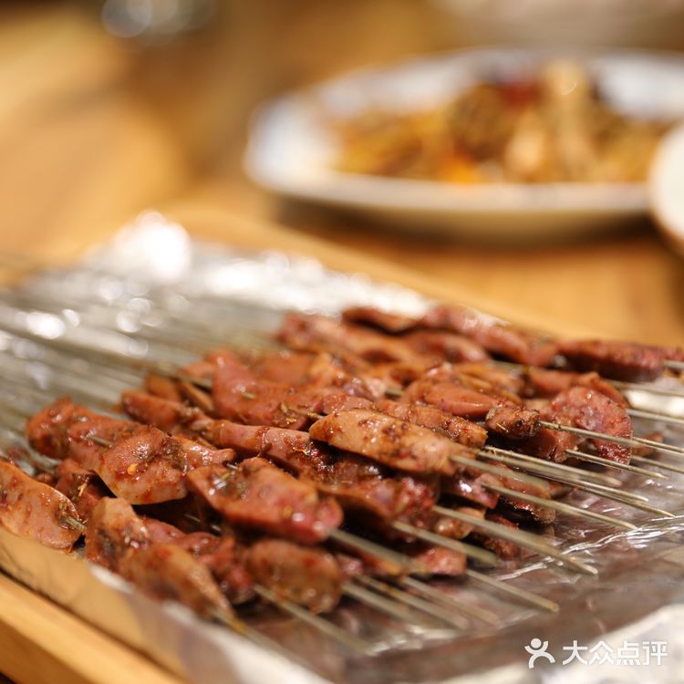 配着精酿美极了。不喝后悔。杏皮茶也好喝，解腻