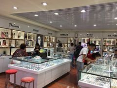 -宏宇眼镜蔡司依视路折扣店(兆佳眼镜城店)