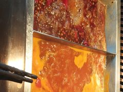 -老牌坊云南鱼豆花火锅(哈西万达店)