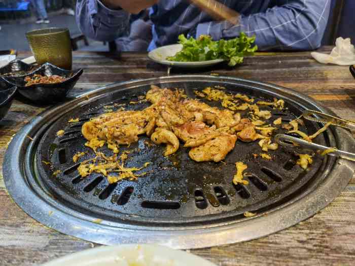 齐齐哈尔小炉匠炭火烤肉-"每次来都好多人排队 但不影响一想吃烤肉就.