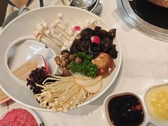 -洪氏嗨捞·广东猪肚鸡·椰子鸡火锅(西咸万象城店)