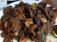 崂山菇炒肉-崂山水果园农家宴(泉水鸡店)