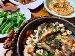 煎焗万绿湖大鱼头-年辉渔村·非遗传承餐厅(新丰江店)