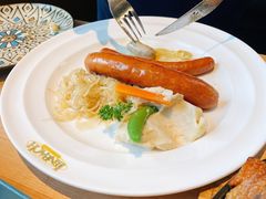 德国香肠拼盘配土豆泥和酸椰菜-LENBACH兰巴赫西餐啤酒坊(大连东港店)