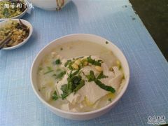 汤色很美吧-付记豆花泡馍