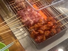 -哈尔滨小酒馆·鲜肉现穿自助烧烤(康新花园店)