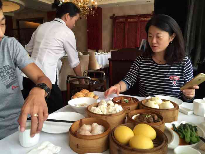 怡情楼海鲜巨无霸(宁夏路店)-"熏鸭,猪小排印象深刻,口味很好.