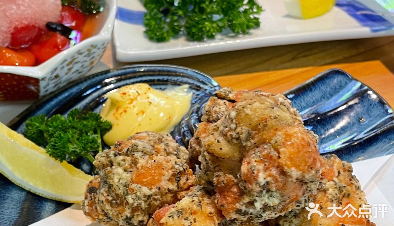 第一次在电车里吃烤肉太有意思了