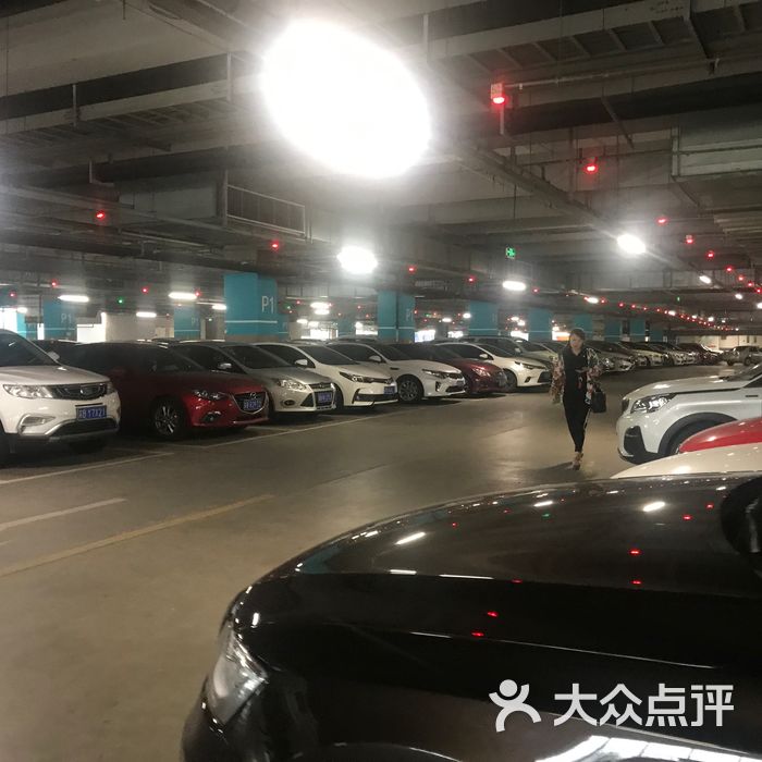 西红门荟聚停车场图片