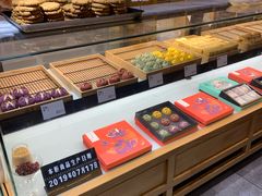 面包甜点陈列柜-南宋胡记(杭州河坊街店)