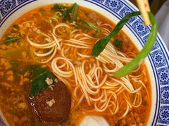 辣肉面-沪西老弄堂面馆(定西路店)