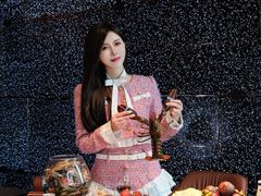 -雍容荟帝王蟹活龙虾展台自助(IFS黑金店)