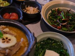 酸木瓜炖牛腩-半山腰·云南菜(侨福芳草地店)