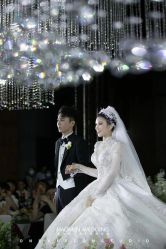 点击看大图 -Renee芮亦婚纱