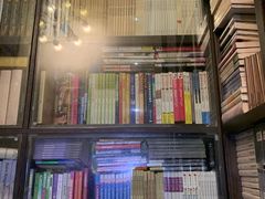 -钟书阁(松江泰晤士小镇店)