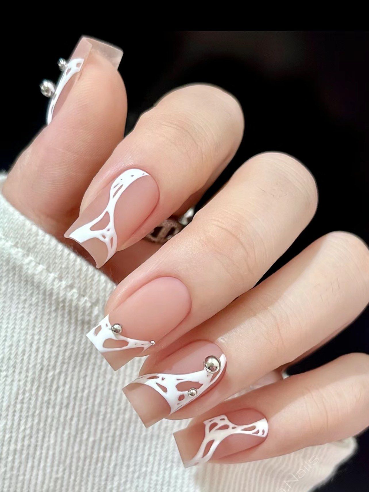 裸色极致线条美甲