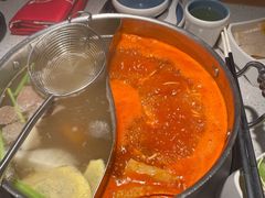 番茄牛尾鸳鸯汤-左庭右院鲜牛肉火锅(环球港店)
