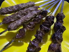 -烤肉小伙烤肉店