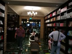 -钟书阁(松江泰晤士小镇店)