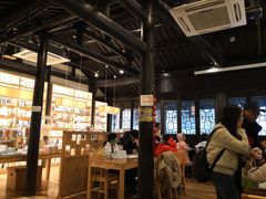 -猫的天空之城概念书店(杭州南宋御街店)