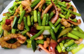 Stir-fried Garlic Shoots with Cuttlefish