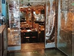 门面-三个大叔烤羊肉串·歌手驻唱·碳烤鲜肉(西三旗店)