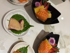 -雍容荟活帝王蟹活龙虾自助(苏宁旗舰店)