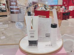 点击看大图 -奥伦纳素Erno Laszlo
