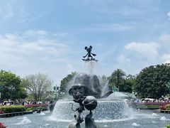 -小镇影院迪士尼小熊Duffy与他的朋友合影地