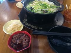 -丽虹云南过桥米线(兴工街店)
