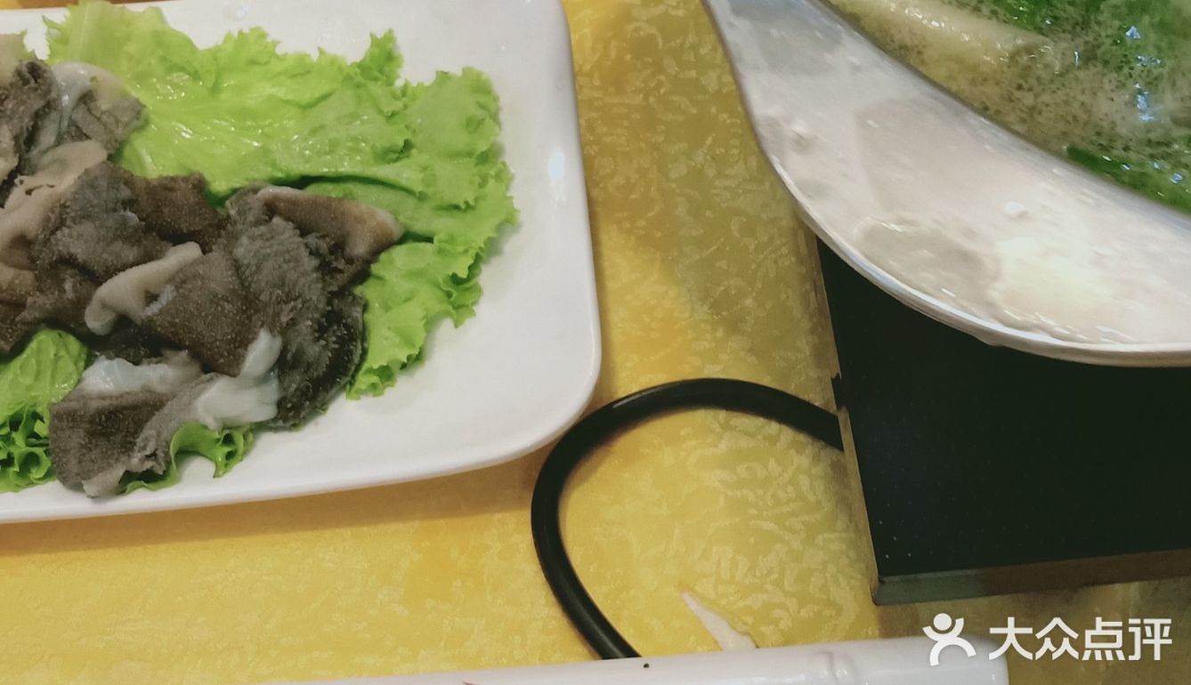 上菜神速。还代买乐山美味特产卡饼。「粉蒸牛肉」棒棒哒