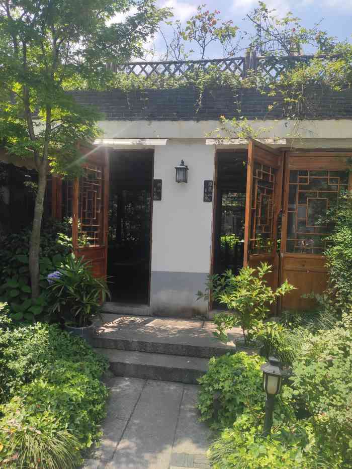 树山小墅-"这家店位置得天独厚,推门就靠着山,还有自.