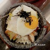 这一桌肉，我一个人都吃完了！