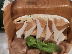 -红鼎豆捞·非遗鲍皇汤火锅(宝丰路店)